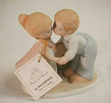 Circle of Friends Bisque Figurine by Masterpiece HOMCO First Kiss A Time to Love - £17.11 GBP