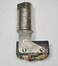 UE United Electric Controls J40-7589 Vacuum Switch - Unimax - $34.23 CAD