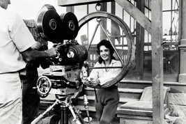 Elizabeth Taylor Being Filmed By George Stevens On Set From Giant 11x17 Poster - £10.26 GBP