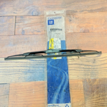 GM 20918022 1990-1994 Chevrolet Cavalier 17 RH Front Windshield Wiper Bl... - $30.23 CAD