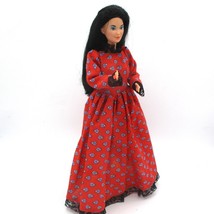 Vintage 1980 Barbie Doll With Black Hair In Red Floral Dress By Mattel - $260.16 MXN