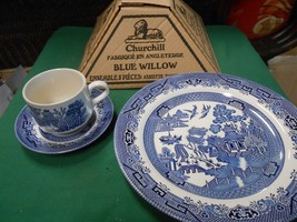 NIB- Churchill Staffordshire England Blue Willow 3 Pc.DINNER-CUP &amp; Saucer #8 - £13.86 GBP