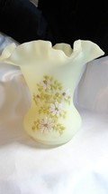 Fenton Art Glass Hand Painted Daisies on Uranium Vaseline Custard Ruffled Vase - £99.91 GBP