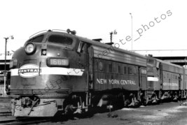 New York Central NYC 1669 EMD F7A Chicago ILL 1968 Photo - $14.95