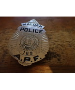 MALDEN MASSACHUSETTS  A.P.F. POLICE BADGE BX 12 - $2,474.55 MXN