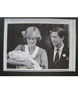 AP Wire Press Photo 1982 Charles &amp; Princess Diana leave hospital newborn... - $16.40