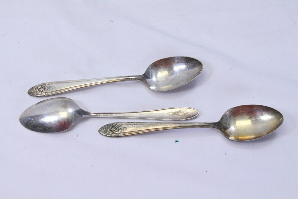Wm A Rogers A1 Plus Oneida Silverplate  Lot of 13  Spoons Forks Knives Item image 11