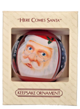 1983 Here Comes Santa Hallmark Designer Keepsake Glass Ornament Ball Bulb in Box - £21.08 GBP