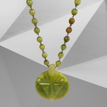 Vtg Green Marbled Glass Carved Geometric Pendant Necklace bead strand - £20.11 GBP