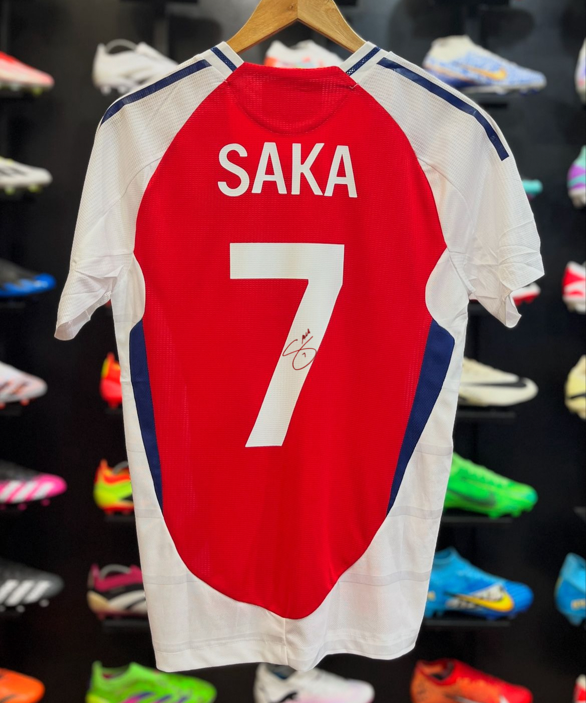 ARSENAL(SIGNED)2025 HOME JERSEY WITH SAKA PRINTED SIGNATURE+FREE ARSENALBACKPACK