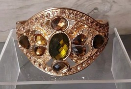 Chunky Gold Toned Fuax Gemstones Bracelet Hinged Opening - $469.46 MXN