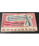 Vintage Wear-Ever Cookie Gun &amp; Pastry Decorator in Original Box #3365 - £27.19 GBP