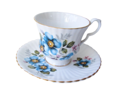 Royal Windsor Fine Bone China England Blue Flower Tea Cup  - $8.97