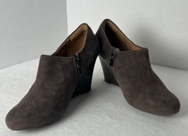 Clarks Artisan Brown Leather Suede Booties Wedge Size 9 Zippered Ankle - £14.09 GBP