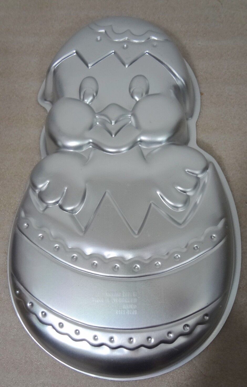 Primary image for Wilton Chick-in-Egg Easter Aluminum Cake Pan 2105-2356 Holiday 1985