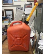 Vintage SCEPTER Vented PRE-BAN Model J-10 plastic Gas CAN 2.5 Gal w/ new... - $39.99