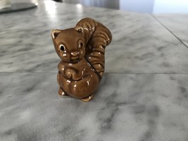 Vintage Ceramic Squirrel Salt Shaker - £1.96 GBP