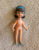 Vintage 1965 HASBRO 4” DOLLY DARLING Molded hair Made In Japan Blue Bow ... - $11.99