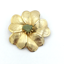 HEART-shape petal flower brooch - textured gold-tone w/ green stone cent... - $20.00