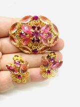 Vintage Open Back Gold Tone Pink Rhinestone Brooch And Clip On Earrings  - €88,20 EUR