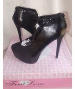 First Love by Penny Loves Kenny black heels willow sz 7 new - $1,232.67 MXN