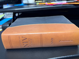 NIV Study Bible:Italian Duo-Tone Tan/Blk Leather Zondervan - £98.69 GBP