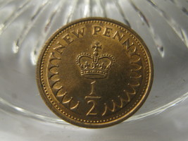(FC-605) 1976 United Kingdom: 1/2 New Penny - $2.00