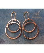 Handmade copper earrings: wire wrapped overlapping hoops - €23,11 EUR