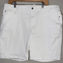 Lee Bermuda Mid Rise White Denim Shorts - $219.20 MXN