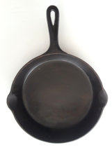 Griswold 8 Cast Iron Skillet 704P Erie Pa Sits Flat - £26.00 GBP