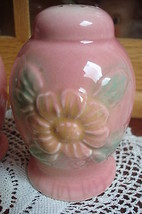 Hull Salt and Pepper, pink with flowers, 3 3/4&quot; tall 2&quot; base ORIGINAL [92] - £27.45 GBP