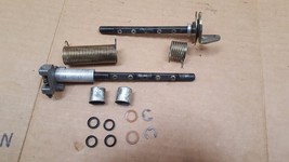 1983 1984 1985 1986 Suzuki GS550 carburetor throttle valve shaft linkage parts - £19.11 GBP