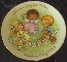 AVON 1983 MOTHER&#39;S DAY PLATE JAPAN LOVE IS THE SONG FOR MOTHER - $4.00