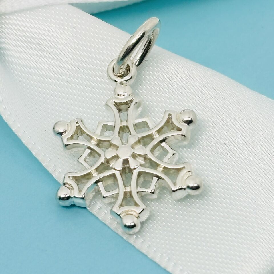 Tiffany & Co Snowflake Charm or Pendant in Sterling Silver - £274.44 GBP
