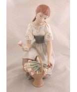 Lladro Girl Kneeling with Basket of Tulips Figurine - €108,58 EUR