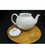 White Ironware Coffee/Tea Pot - $615.44 MXN