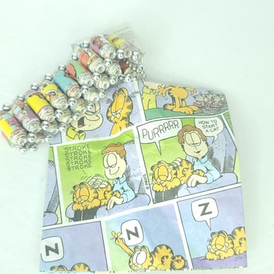 Hasbro Oddz On Handrolled COM-X Garfield The Cat Bracelet Rolled Comic S... - $21.77