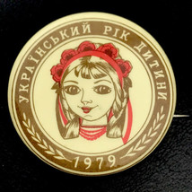 Ukraine 1979 Year Of The Child Pin Button Pinback Vintage 70s Ukrainian Girl - £7.76 GBP