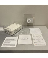 Apple iPod Shuffle 2nd Generation Silver 1 GB A1204 Charger &amp; Earbuds Bu... - $67.68 CAD