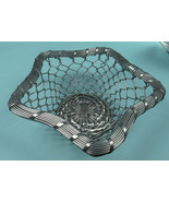 Woven star shaped aluminum basket - $316.10 MXN