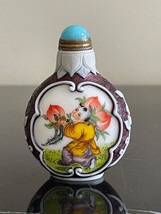 Chinese Peking Glass Snuff Bottle w Hand Painted Figural &amp; White Overlay Decor - £117.64 GBP