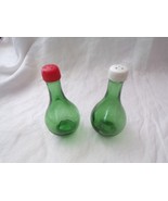 Vintage Set of Green S&amp;P Shakers w/Red &amp; White Plastic Caps - €21,22 EUR