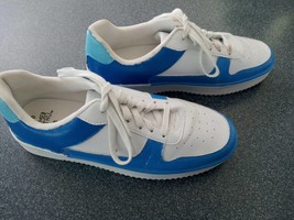 Women&#39;s sneakers size 10 shoes Time Tru  Narrow Memory foam like new - $12.98