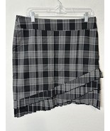 Bebe Gray Plaid Asymmetrical Knee High Skirt Size 10 - $31.30 CAD