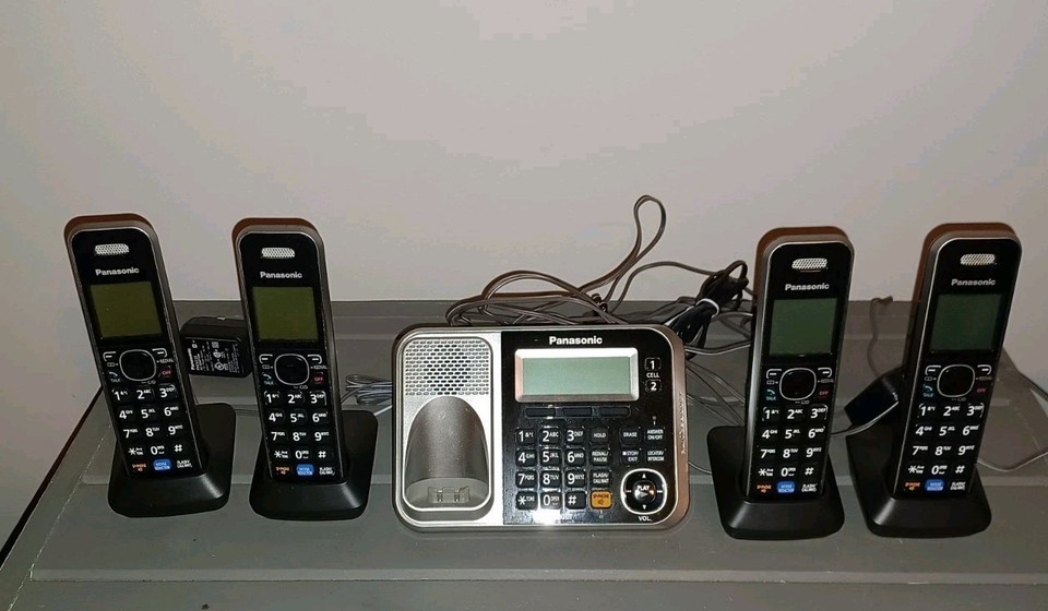 Panasonic KX-TG7871 Base + 4 KX-TGA680 Handsets + 4 PNLC1040 chargers bl... - $35.00