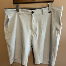 Travis Mathew Men&#39;s Starnes Flat Front Golf Short Size 38 Light Gray 1MQ081 - $34.95