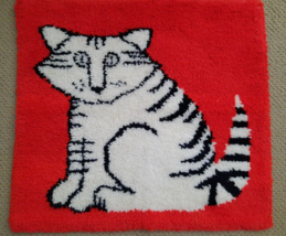 FAB Black &amp; White Tabby Cat on Red Background  Latch Hook Rug 29&quot; x 26&quot; Finished - £29.55 GBP