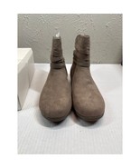 St. John&#39;s Bay Women&#39;s Kinley Flat Heel Taupe Brown Ankle Boots Size 9M NWT - $46.19 CAD