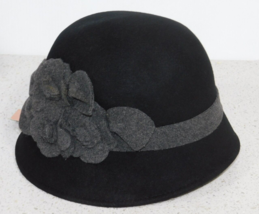 Betmar New York Women&#39;s Cloche Hat Black Gray One size Flowers Wool NWT - £23.48 GBP