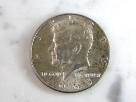1965 Kennedy Half Dollar Coin E6843 - £31.75 GBP